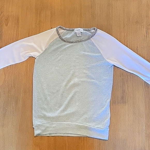 Child's sweatshirt (Old Navy, girls size 5) - Picture 1 of 4